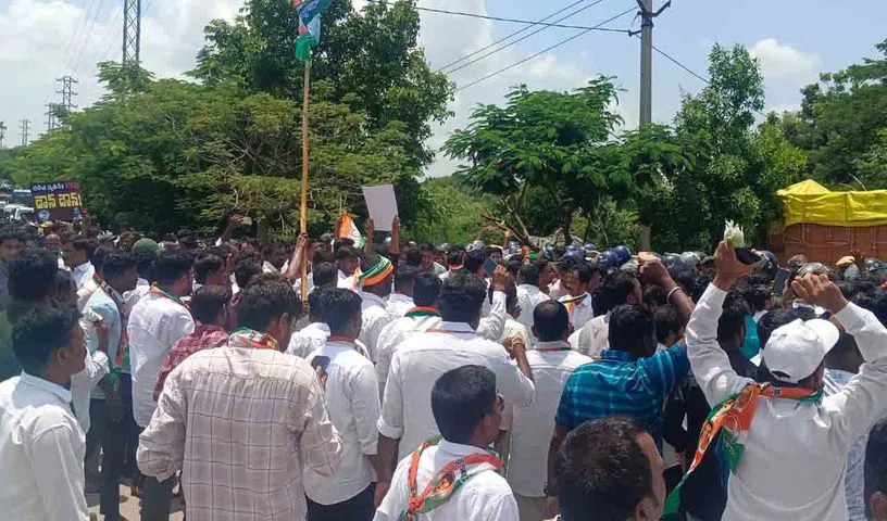 కేసీఆర్‌పై దాడికి బయలుదేరిన కాంగ్రెస్‌ గూండాలు..